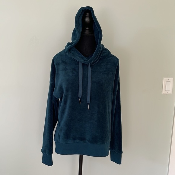 Barely worn beautiful blue sweater - Picture 2 of 4